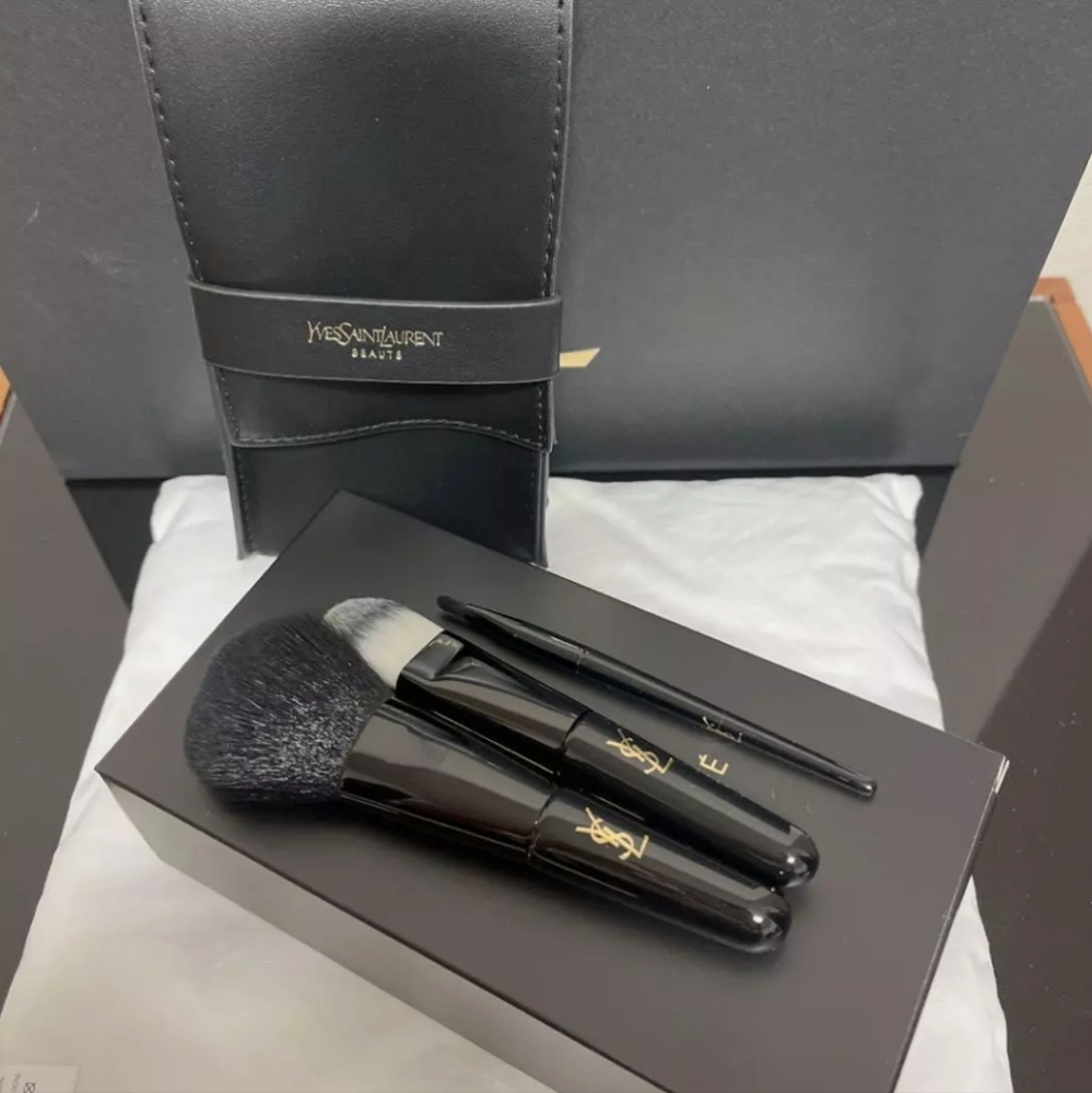 Yves Saint Laurent 3 Brush Set w/Case Not Sold In Stores